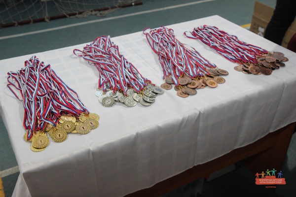 Чай и кофе, вода, футболки, подарки для участников и многое другое - всё это стало возможно благодаря спонсорам регионального этапа Всемирных детских "Игр победителей"